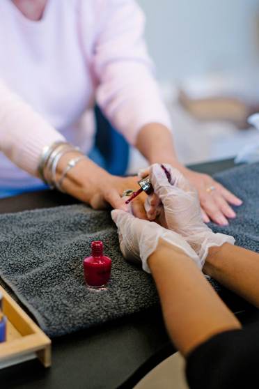 manicure-polish-health-club