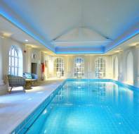 Swimming pool with relaxation area
